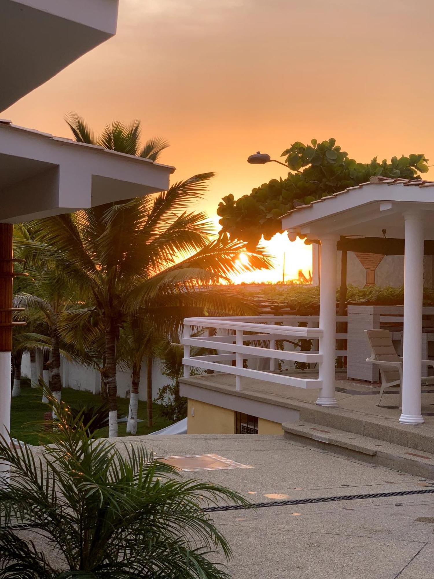 Hotel La Mar Playas Exterior photo